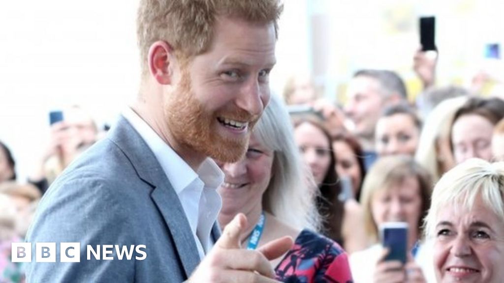 Prince Harry visits Oxford Children's Hospital(02)