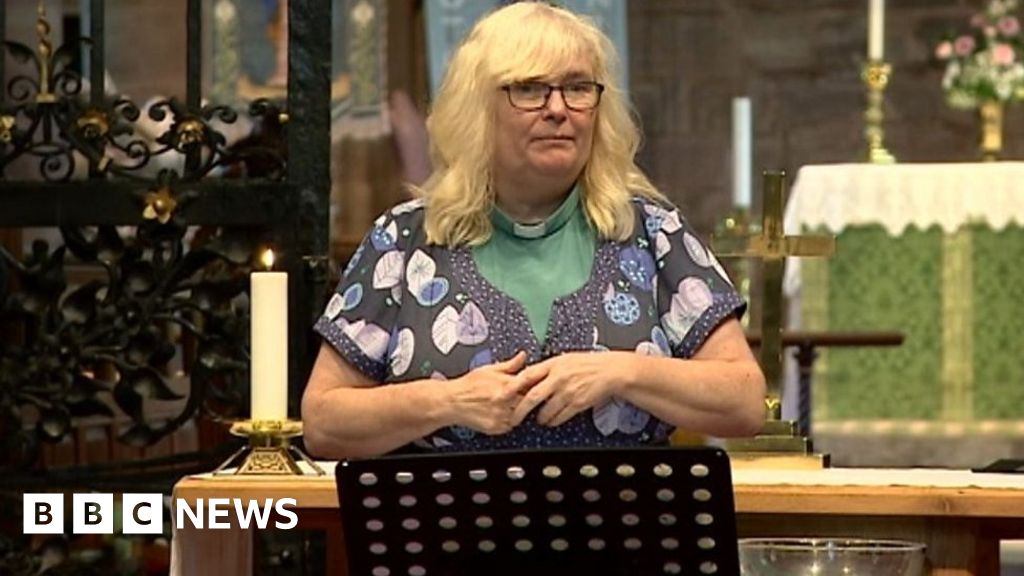 Signed service for deaf worshippers in Staffordshire - BBC News