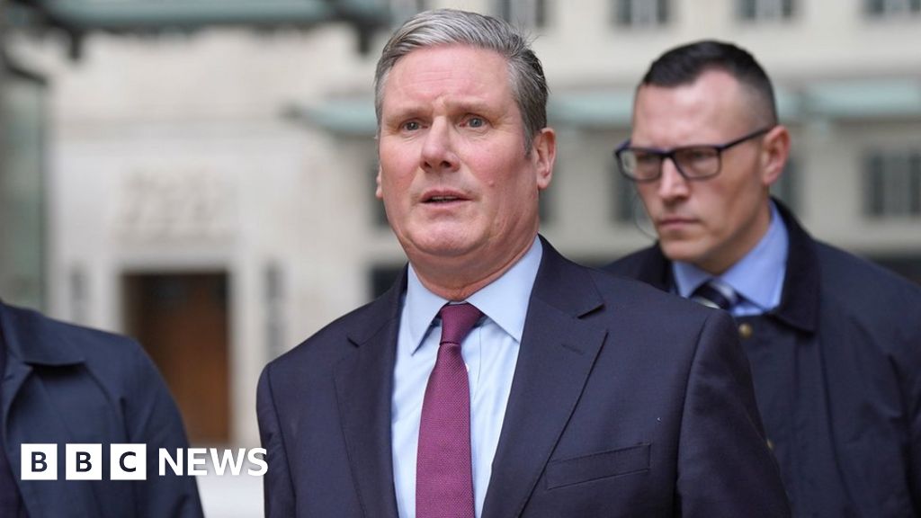 Starmer denies backtracking on military action vote