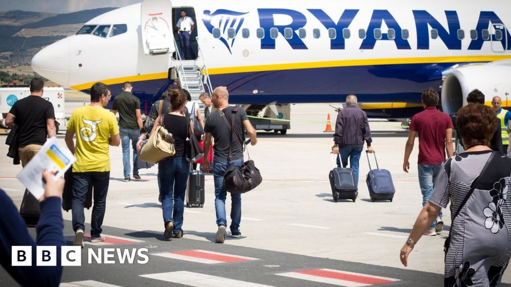 ryanair hand luggage charge