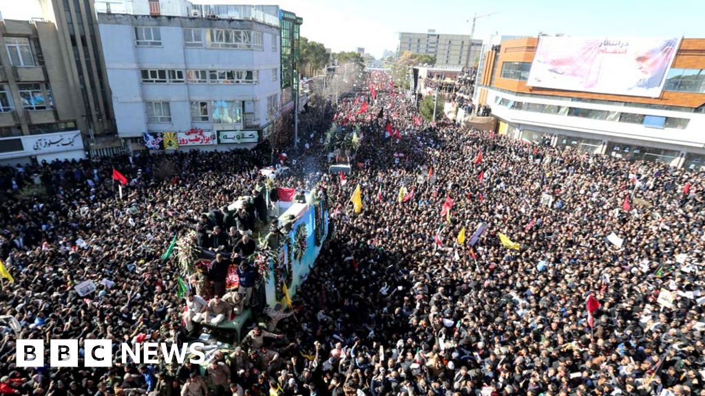 Qasem Soleimani: Stampede kills 50 mourners at burial in Iran