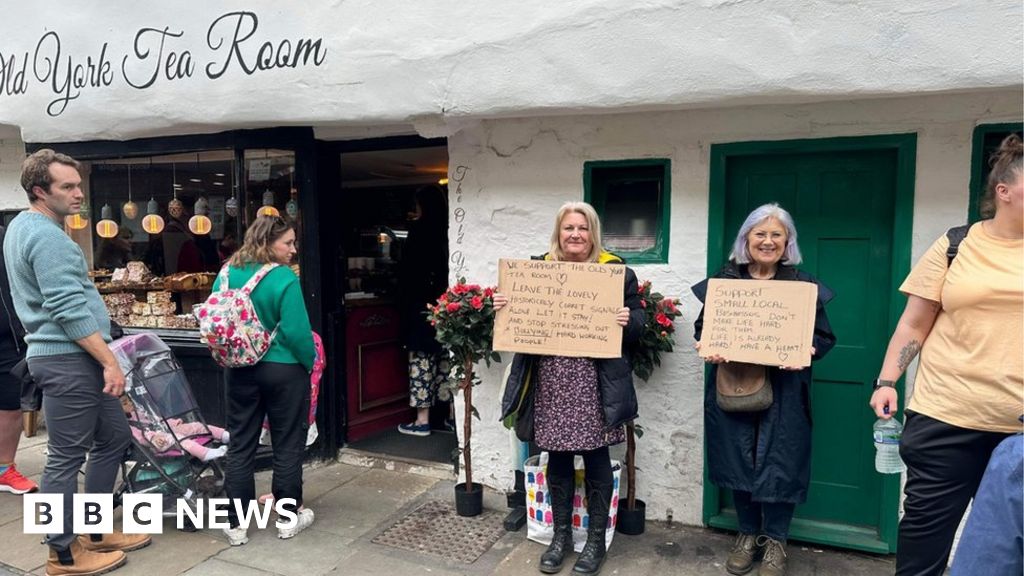 York signs row: Supporters gather in Lady Row to show solidarity