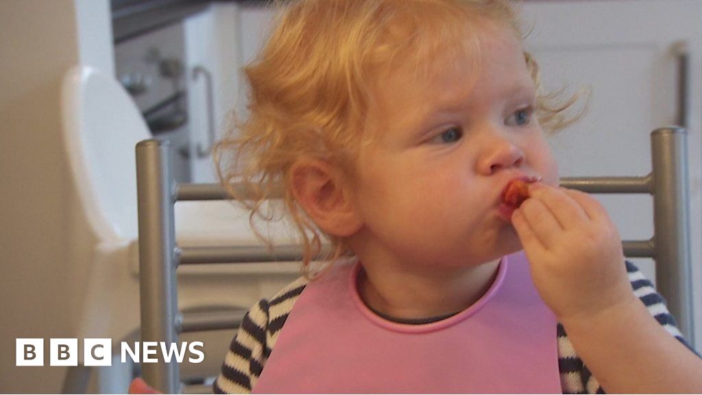 why-are-some-toddlers-fussy-eaters-bbc-news