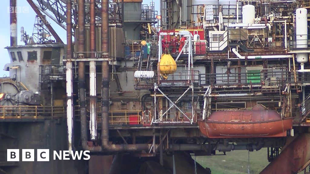 12 000 Tonne North Sea Oil Rig Arrives For Dismantling BBC News    97320706 P05ccg18 