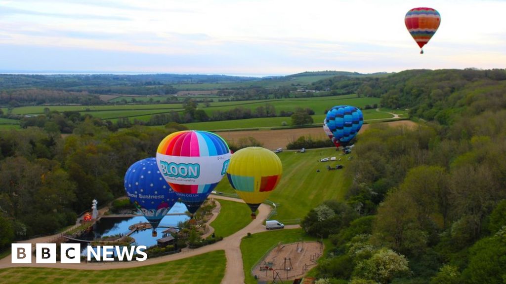 Hot air balloons soar over Isle of Wight BBC News