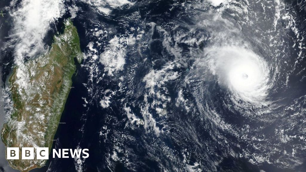 Winde treffen auf Madagaskars Küste, als Zyklon Freddy auf Land trifft