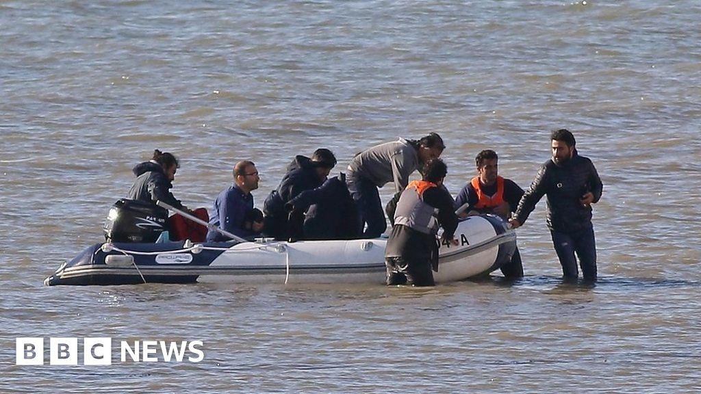 English Channel Migrants Boats Using 'surge Tactics' - BBC News