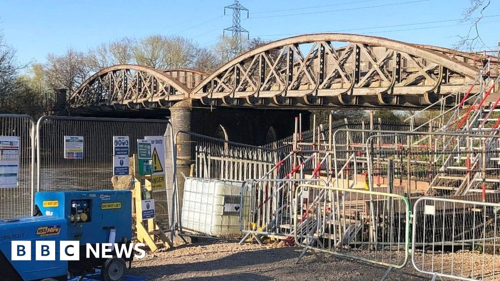 Nuneham viaduct closure Train firm says bigger challenge ahead