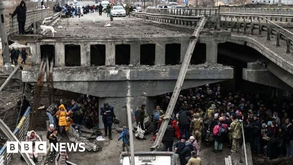 War in Ukraine: Citizens evacuate city of Irpin as homes are destroyed