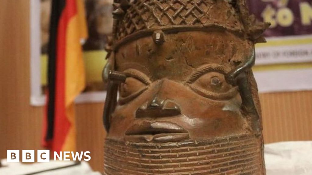 Benin Bronzes: Germany returns looted artefacts to Nigeria – BBC