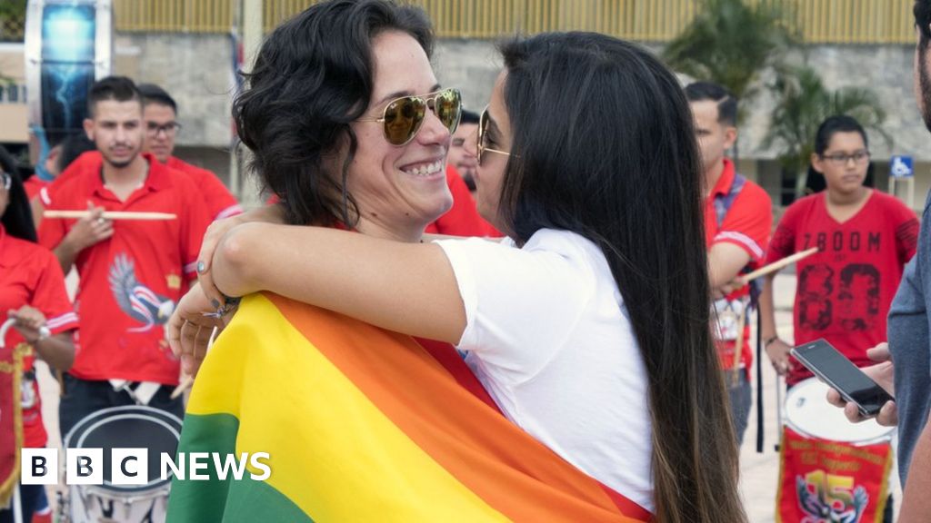 Costa Rica court: End gay marriage ban