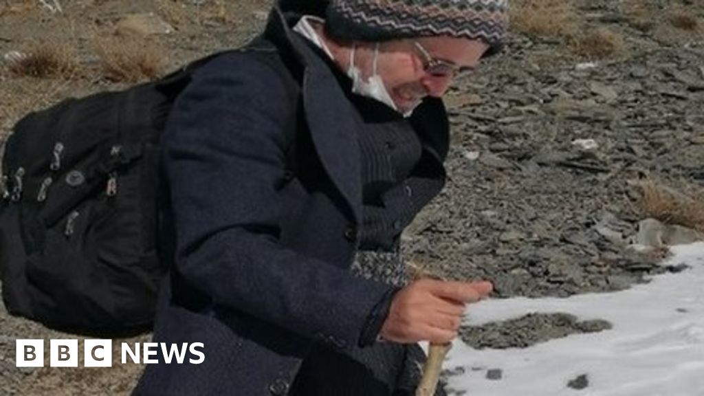 Kameel Ahmady: British academic facing jail escapes Iran over mountains