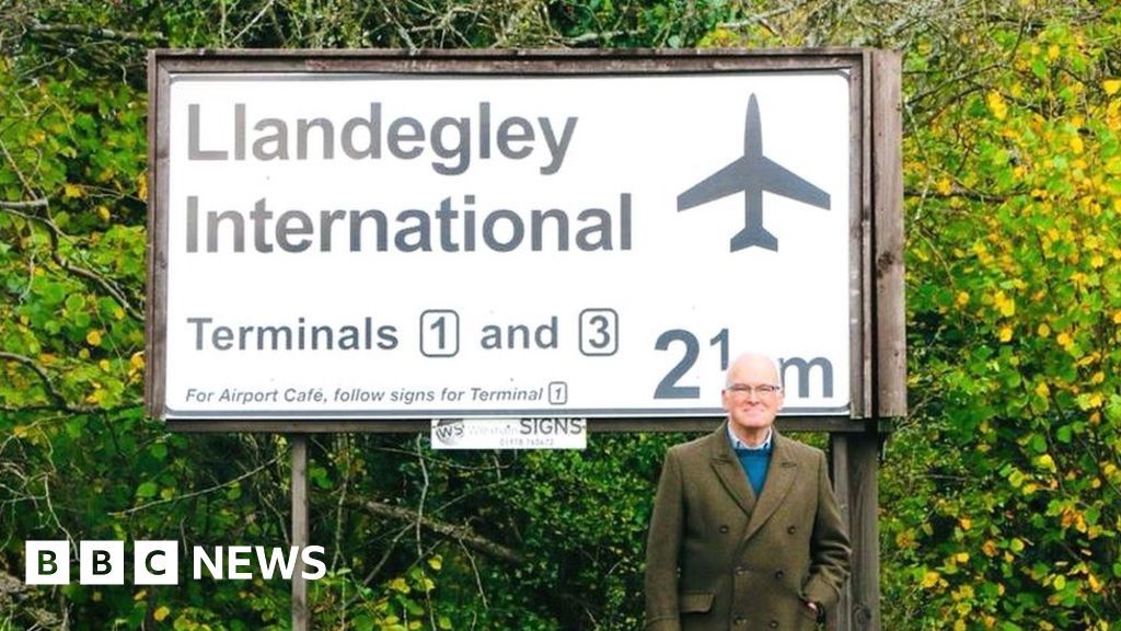 男子結束20年Llandegley機場標誌的惡作劇，花費2.5萬英鎊