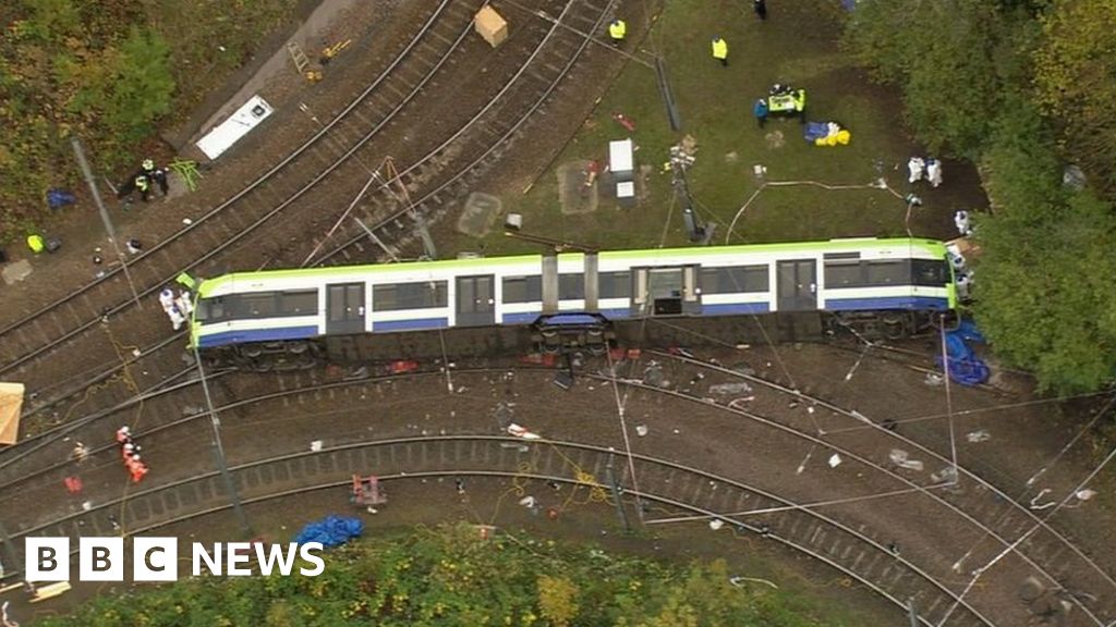 Croydon tram crash: TfL to admit to failings over fatal derailment