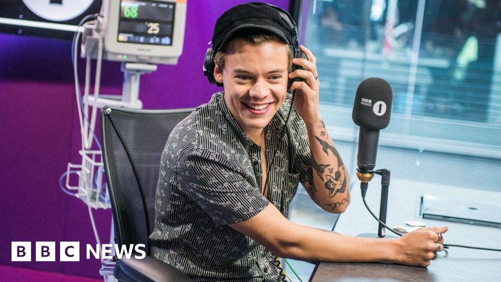Harry Styles T-shirt pricing 'mistake' as fans pay more for larger