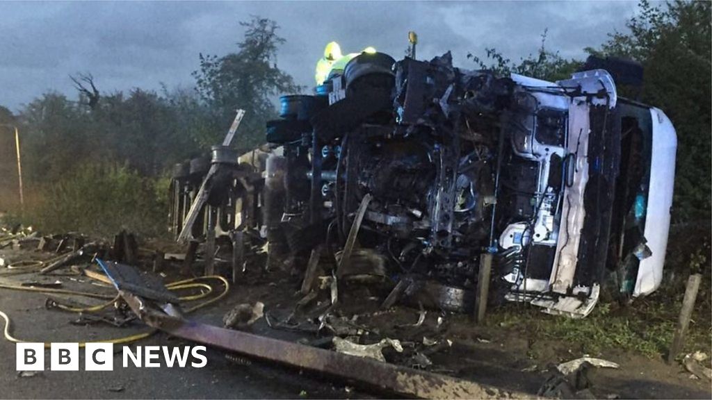 Lorry overturns and catches fire on M25 in Hertfordshire BBC News