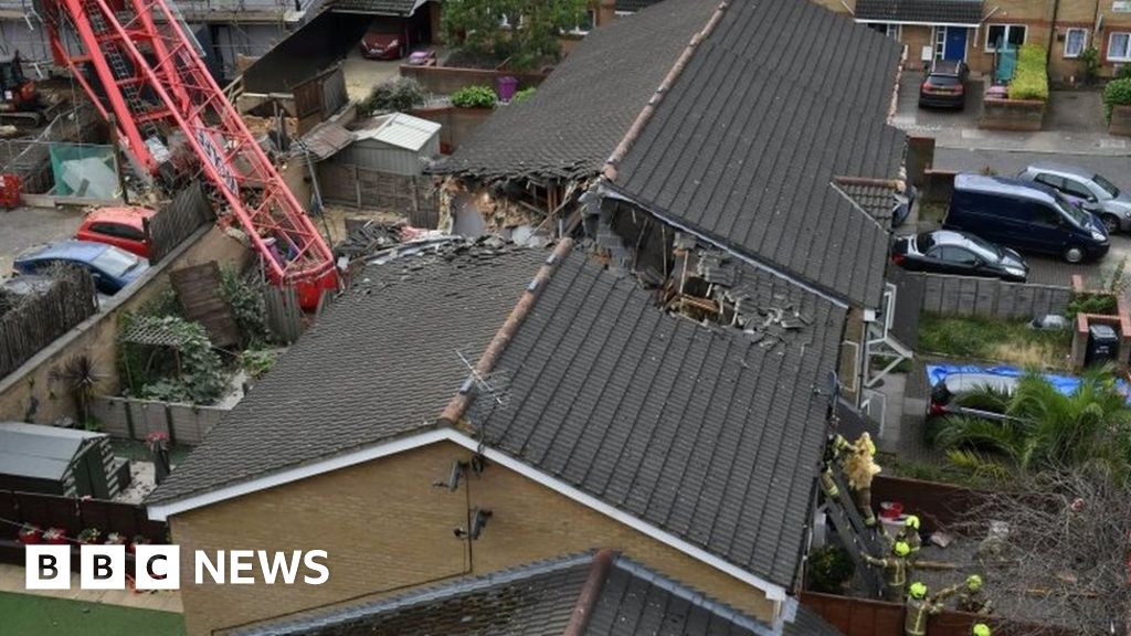 Bow crane collapse Killed woman was 'very caring' BBC News