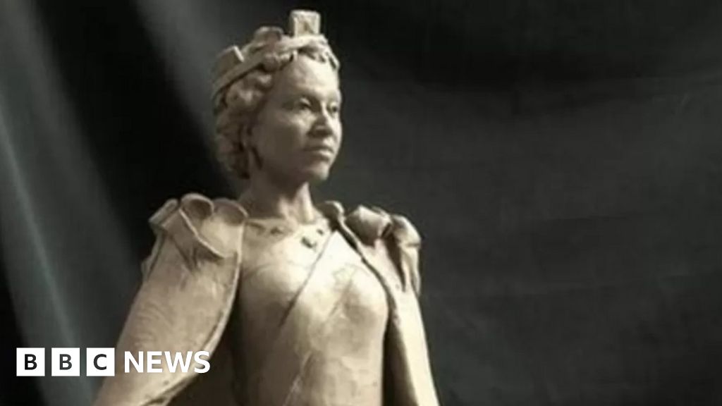 Original Sarah Red Queen Statue - Native Studio [In-Stock]