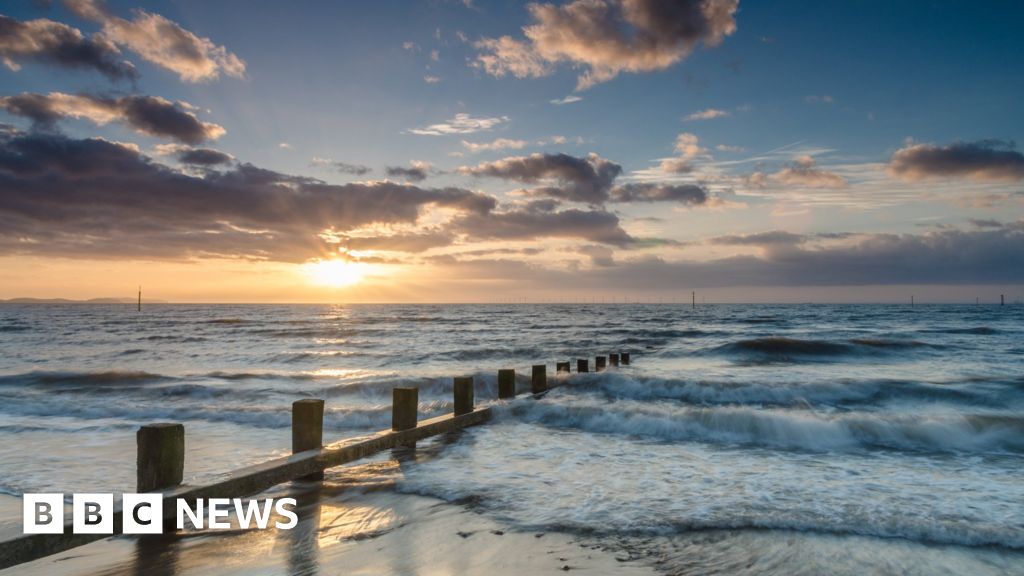 Irish Sea pipe leak spills 500 barrels of oil into sea