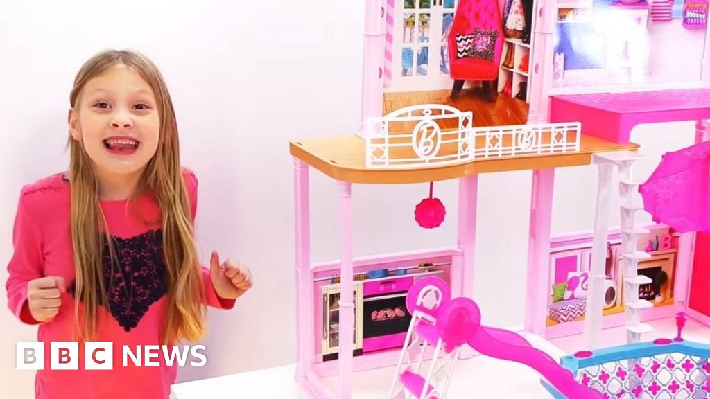 Don't buy pink toys for girls, parents told - BBC News