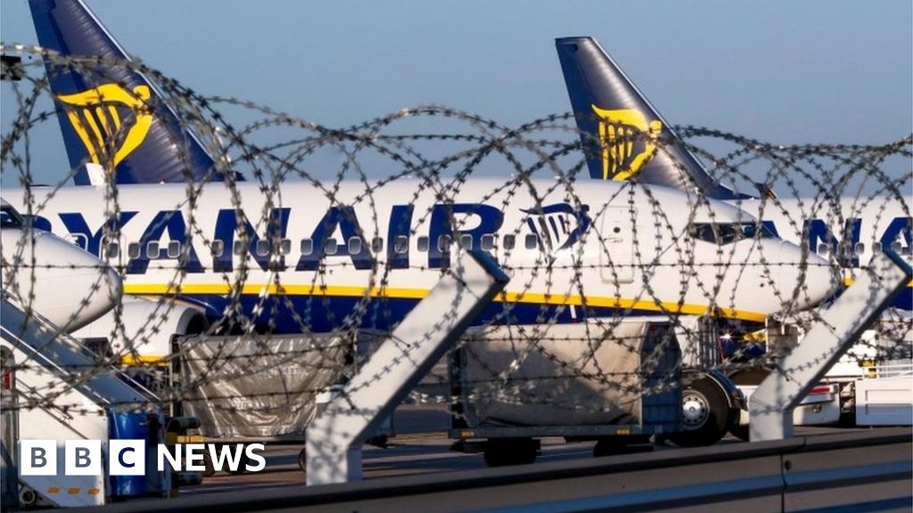 On the Beach accuses Ryanair of market abuse - BBC News