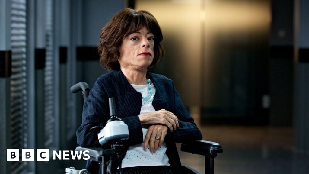 Liz Carr: Silent Witness actress in 'frightening' scissor attack - BBC News
