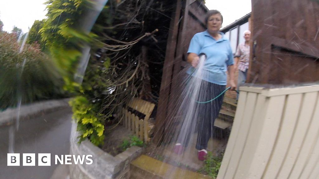 Hosepipe attack: Couple admit neighbour water assault