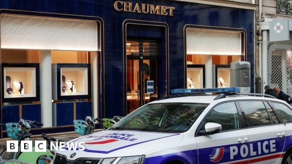 Man on scooter steals millions from upmarket Paris jeweller