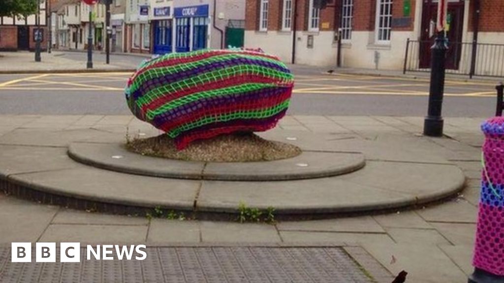 Royston yarn bomb artist thanks vandals BBC News