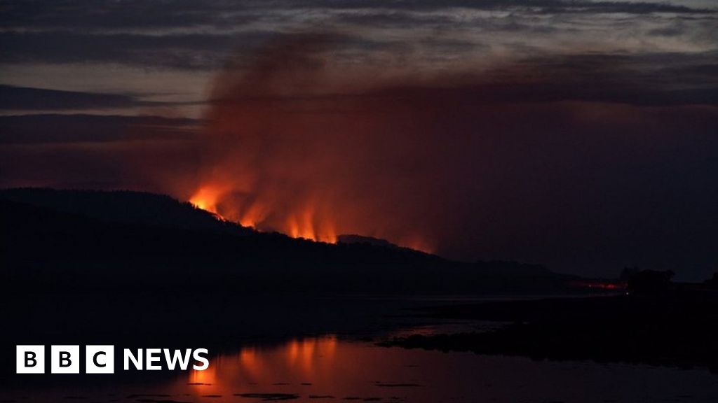 Series of wildfires burn on the Isle of Bute - BBC News