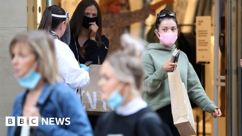 Coronavirus: No 10 considering mandatory face masks in shops in England