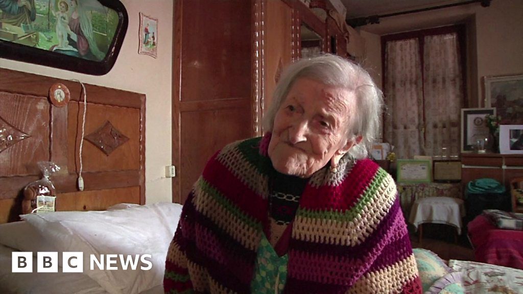 Worlds Oldest Woman Turns 117 Bbc News 