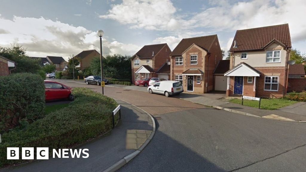 Milton Keynes Stabbing: Two Teenagers Dead - BBC News