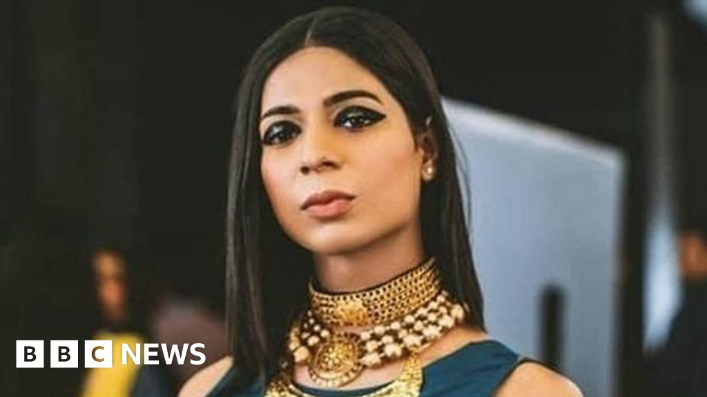Marvia Malik Pakistan Tv Airs First Transgender Anchor Bbc News
