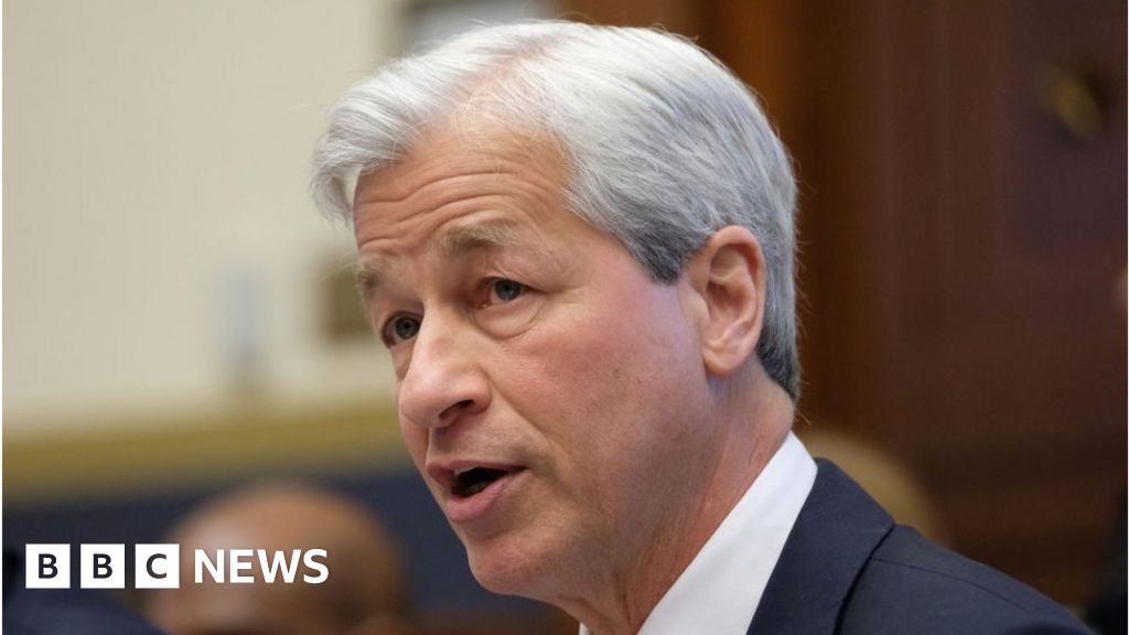 Jamie Dimon: US bank chief warns that interest rates could rise to 8%