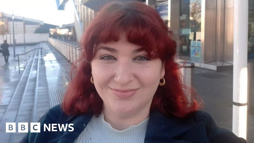 Video diary BBC South travels on linked up Elizabeth Line BBC News