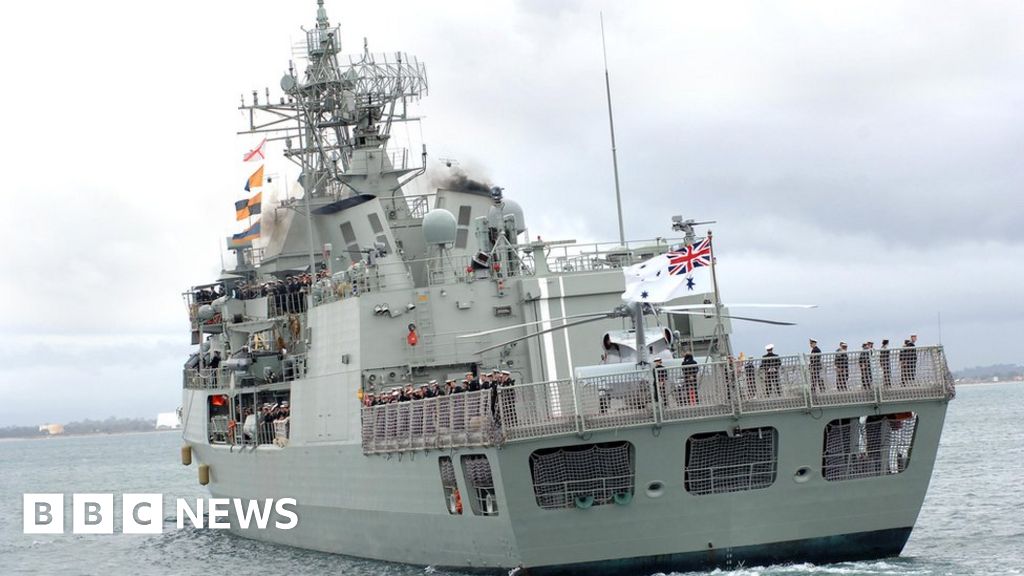 speeding-australian-warships-upset-new-zealand-community-bbc-news