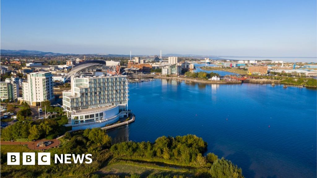 Cardiff Bay zip wire firm threatens to sue hotel