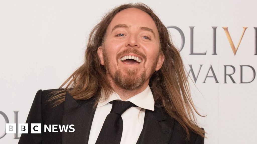 Tim Minchin's Groundhog Day up for Tony awards - BBC News