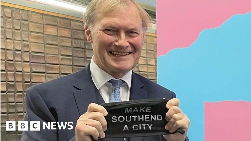 Sir David Amess: Southend city bid would be a 'fitting tribute' to stabbed MP - BBC News