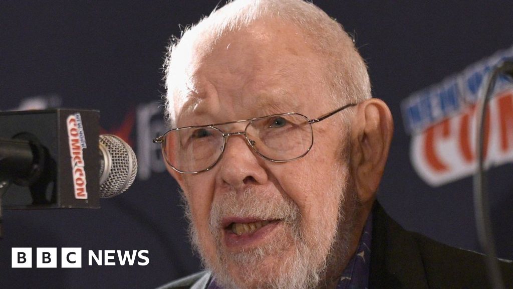 Al Jaffee: Record-breaking US cartoonist dies at 102