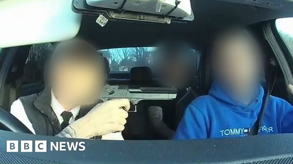 FonaCab: Taxi firm sack driver over threatening gun video
