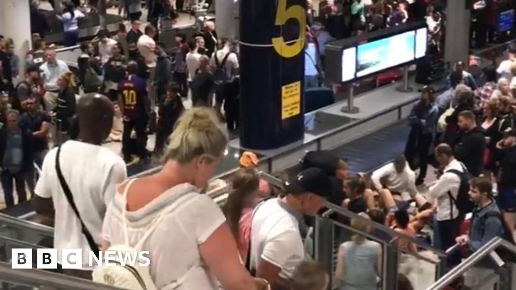 manchester airport baggage claim