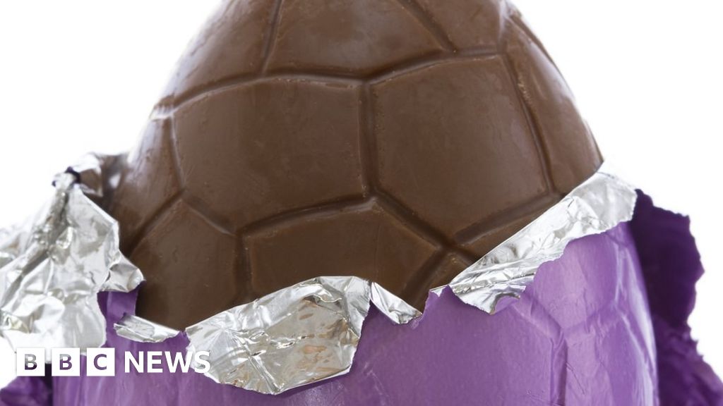 Cadbury, Chewits and Squashies have become the first companies to have online adverts banned under new rules targeting junk food ads for children