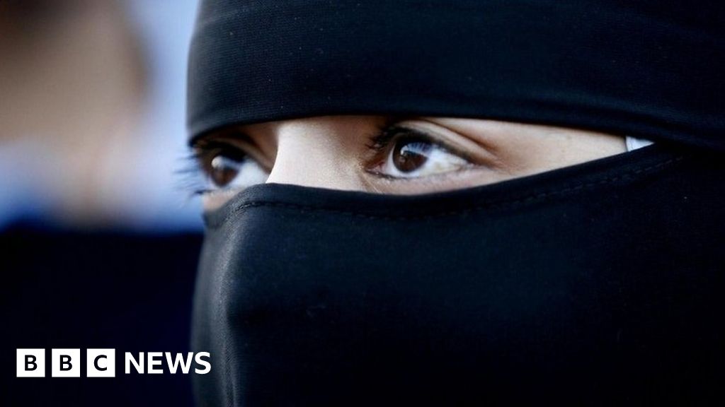 Judge Orders Muslim Woman To Remove Veil During High Court Dispute ...