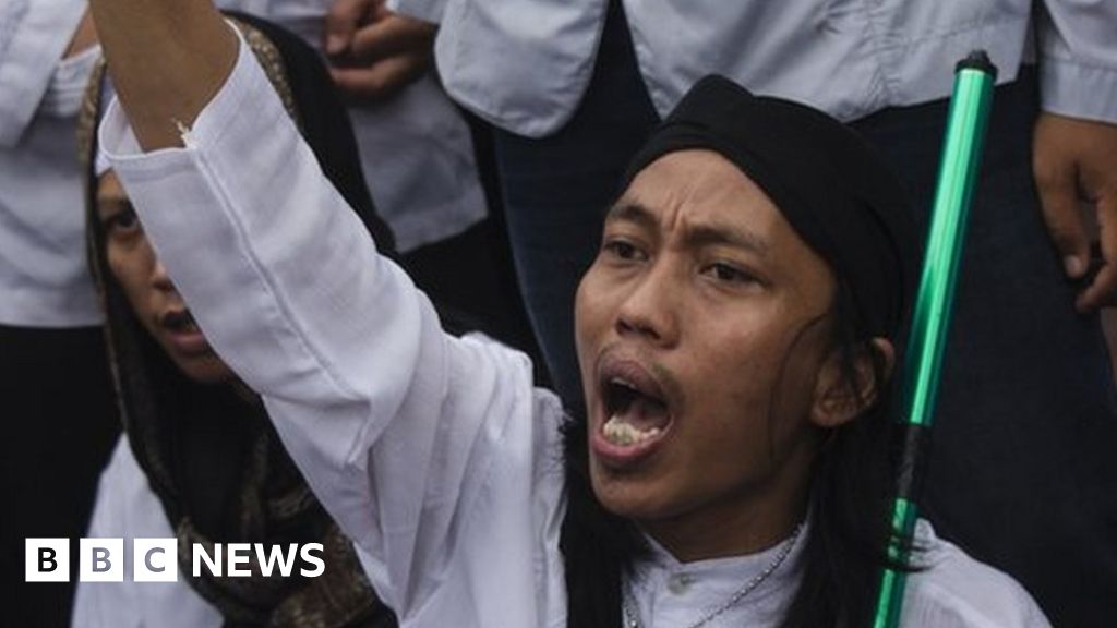 Jakarta Vote Indonesia Hardliners Call For Muslim Governor Bbc News