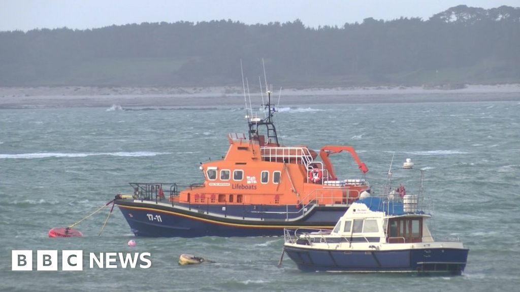 Isles of Scilly lifeboat man seriously hurt during rescue