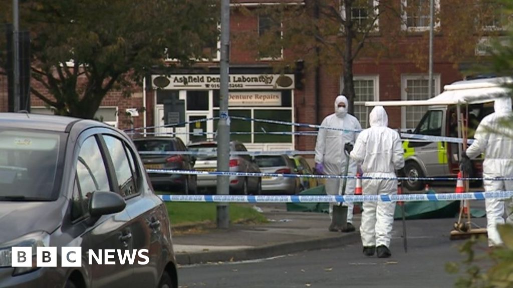 Sutton-in-Ashfield stab death: Man faces murder charge - BBC News