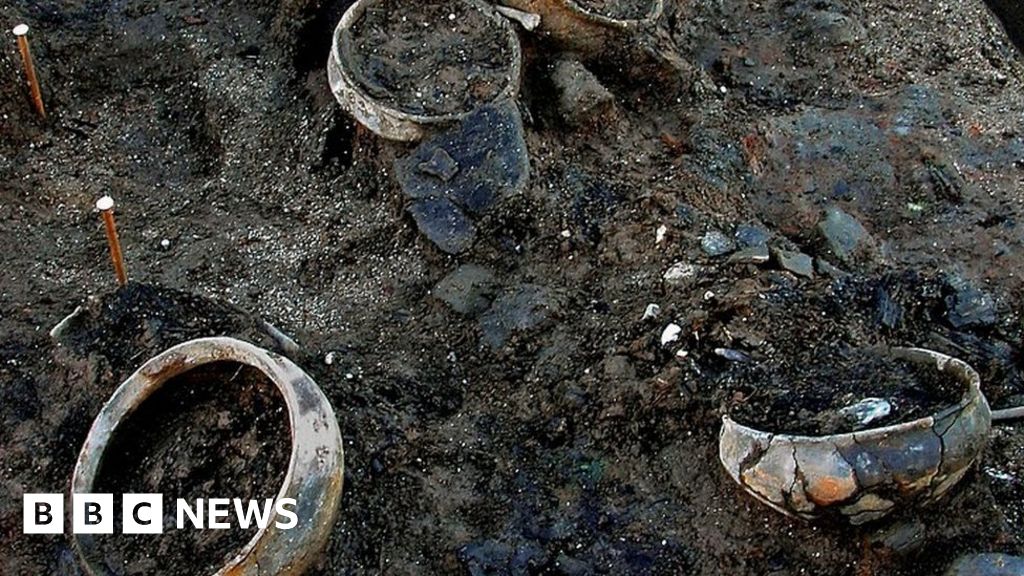 Bronze Age Houses: What The Finds Tell Us - BBC News