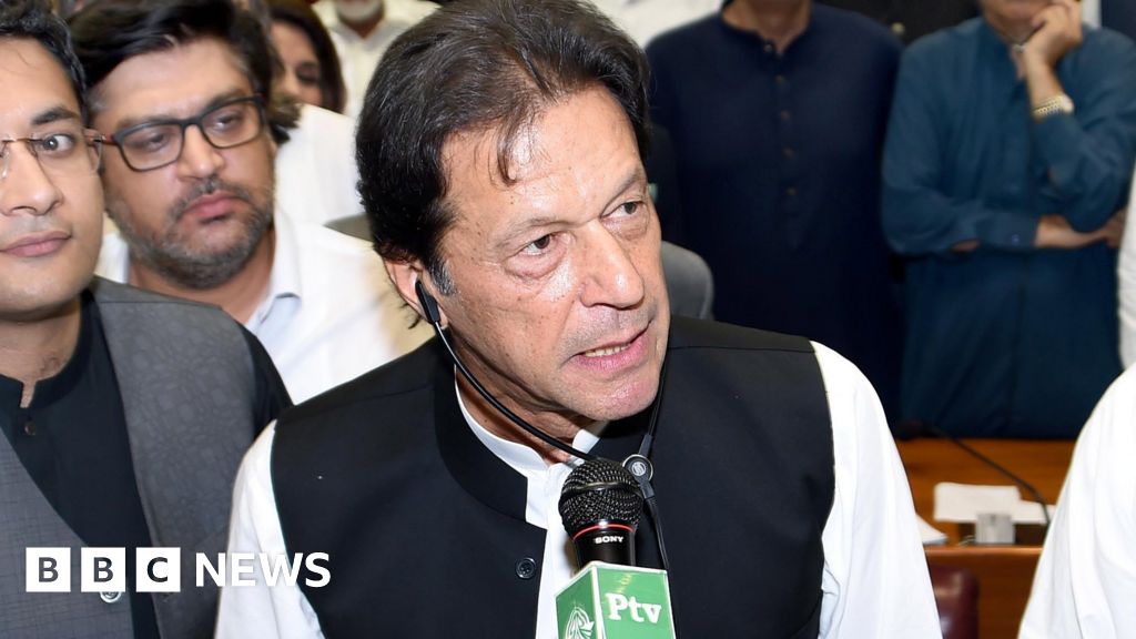 Imran Khan sworn in as Pakistan prime minister